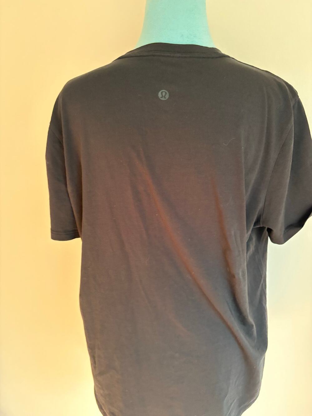 Lululemon Black Short Sleeve Tee Logo Back Athleisure Minimalist Slim Fit L